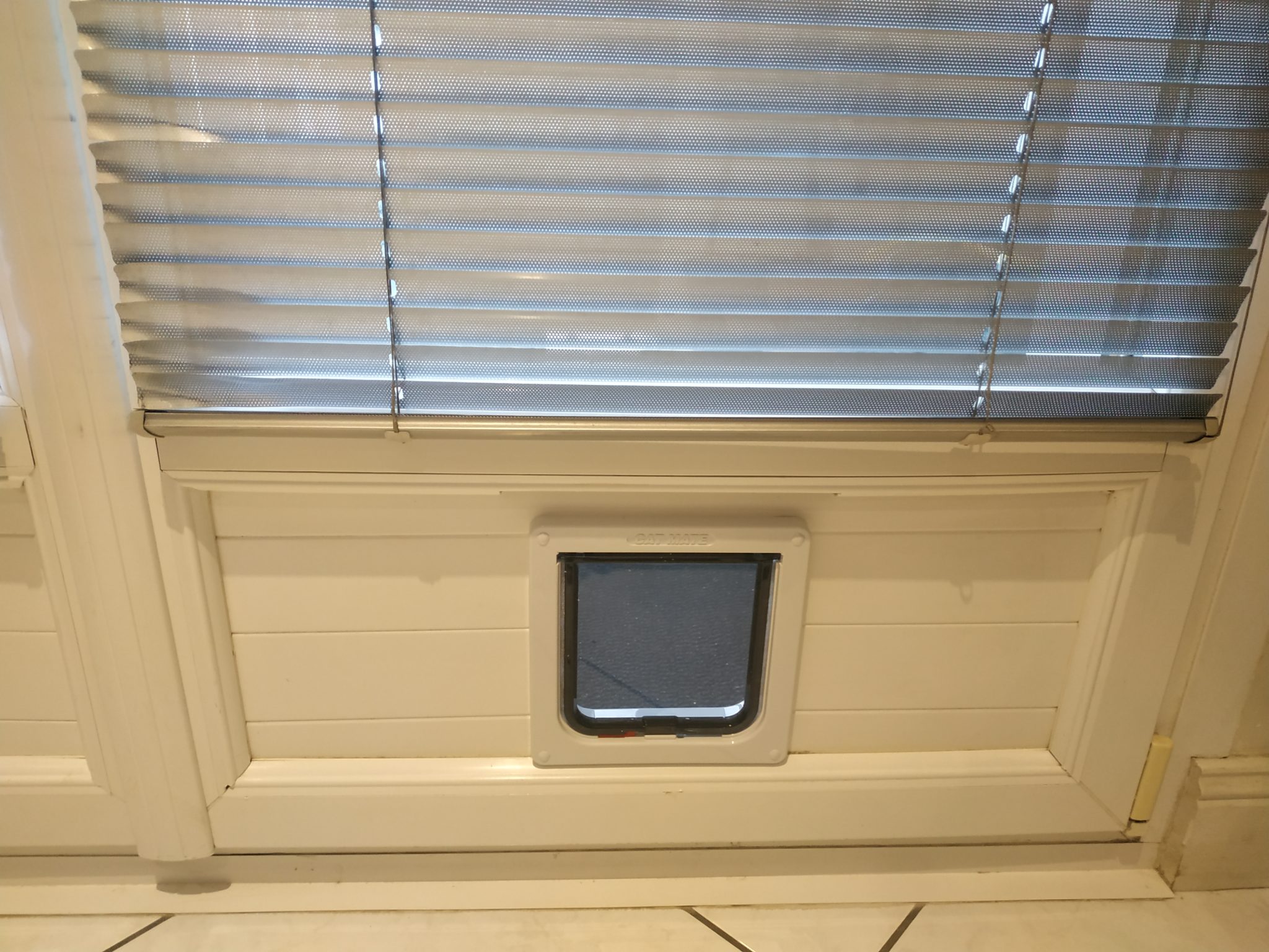 Chatière dans porte PVC Bricolage & Rénovation