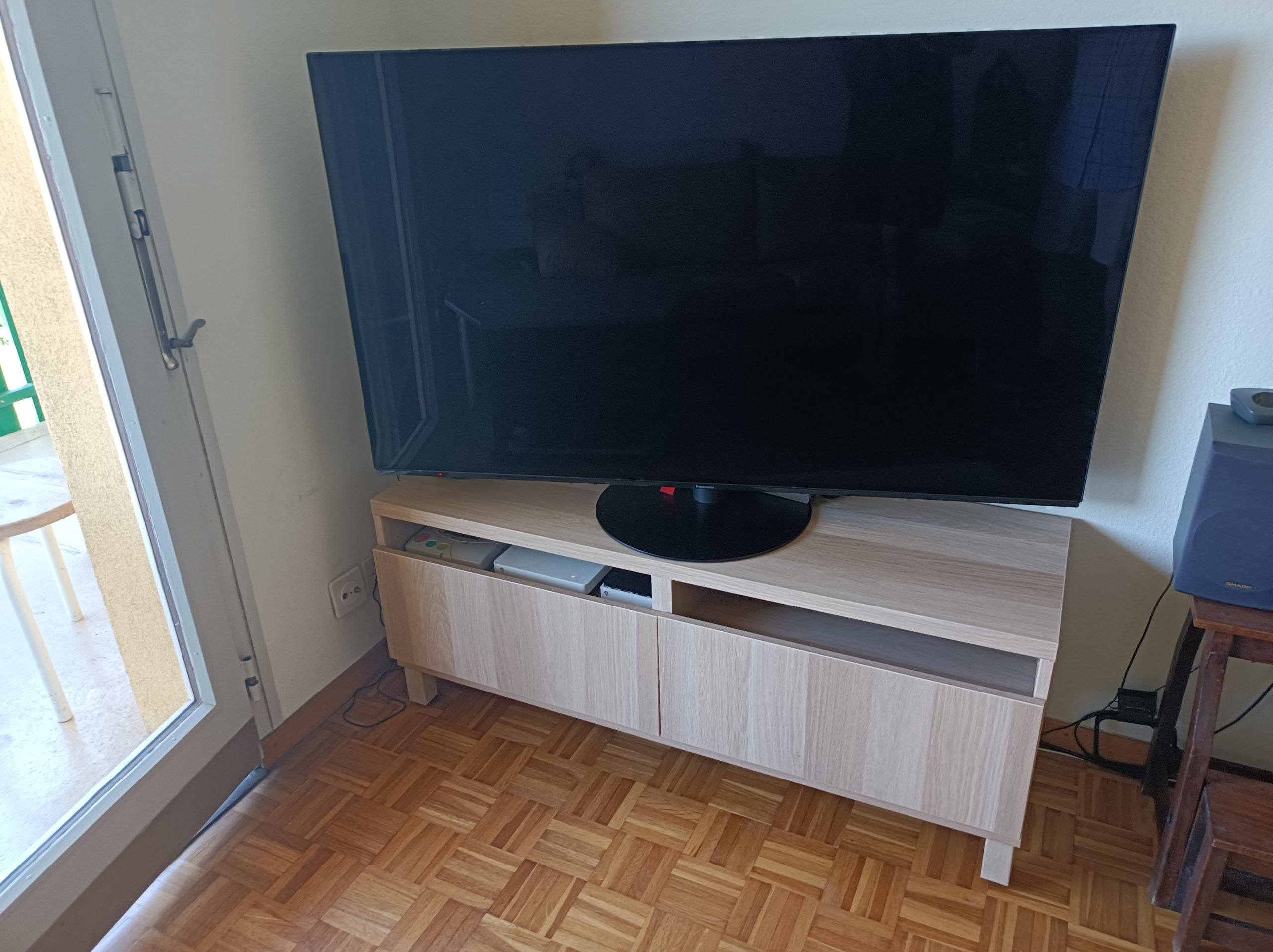 Montage d'un meuble TV Ikea
