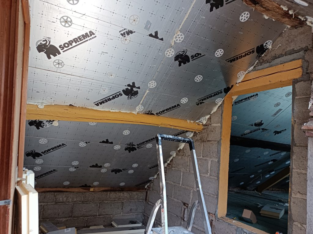 Isolation du toit, rénovation de maison Luzy