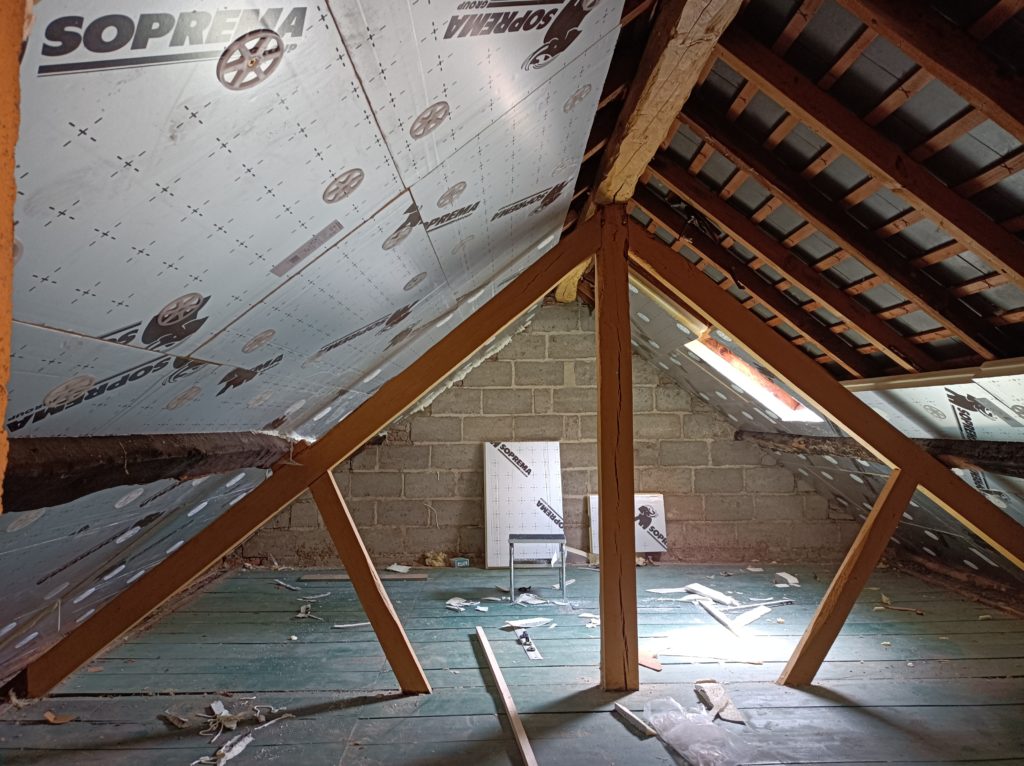 Isolation du toit, rénovation de maison Luzy