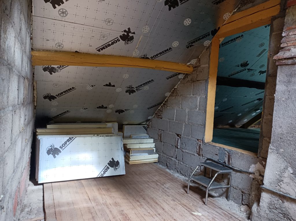 Isolation du toit, rénovation de maison Luzy