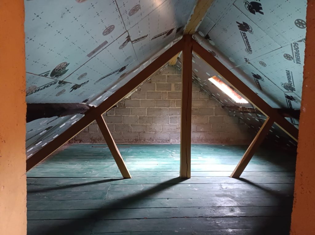 Isolation du toit, rénovation de maison Luzy