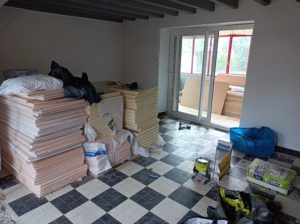 Isolation des murs mousse de polyuréthane, rénovation de maison Luzy