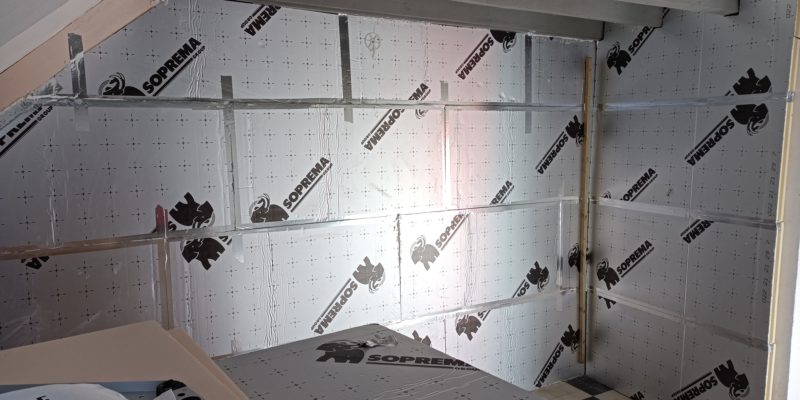 Isolation des murs mousse de polyuréthane, rénovation de maison Luzy