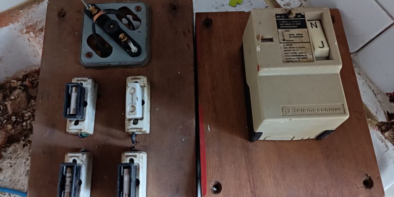 Ancien compteur, Electricité, rénovation de maison Luzy