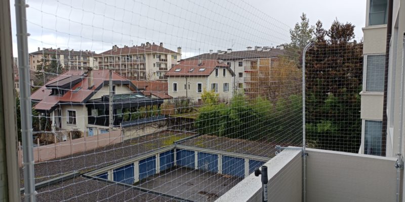 Installation de filets de protection anti chutes pour chats à Annecy