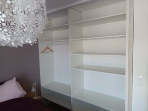 Création d'un dressing avec portes coulissantes