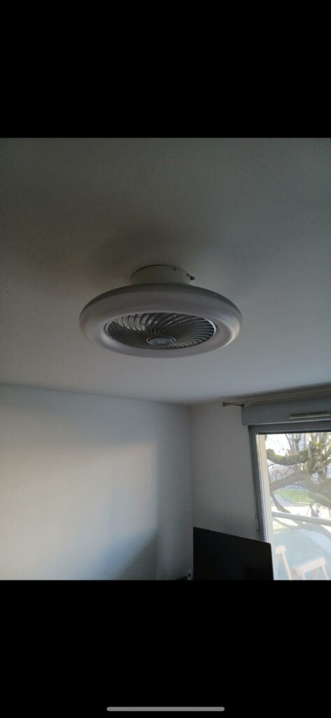 Pose d'un lustre ventilateur