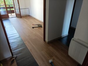 Pose de parquet pvc en continu