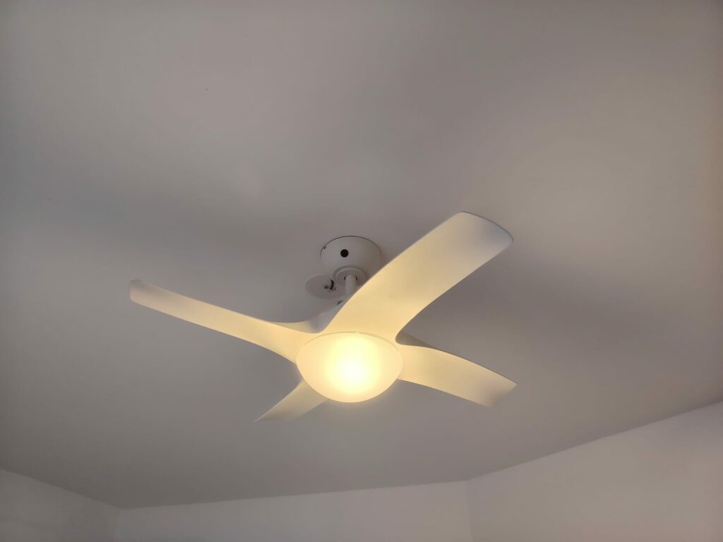 Pose d'un ventilateur de plafond