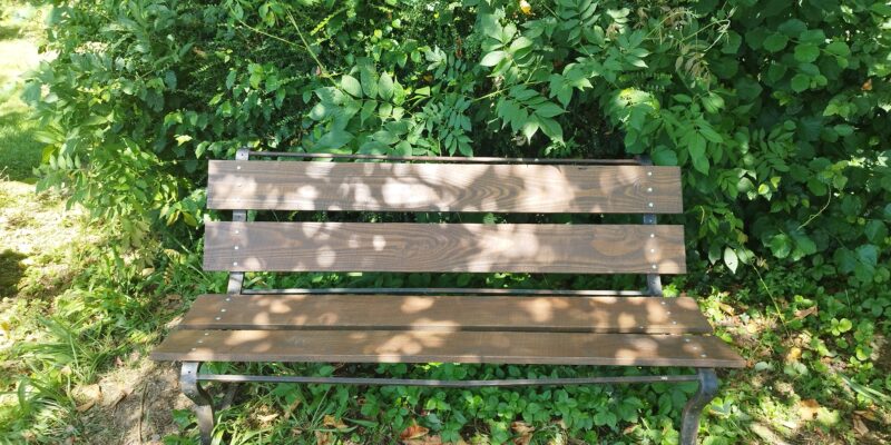 Rénovation d'un banc à Luzy