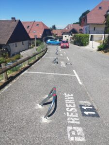 Pose d'arceaux de parking à Talloires