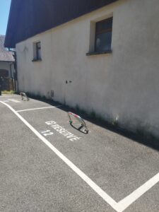 Pose d'arceaux de parking à Talloires